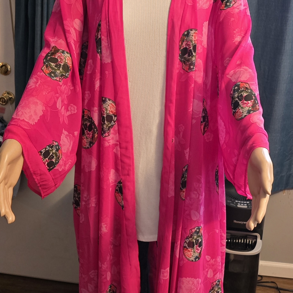 NWT Torrid Vibrant Pink Skull Print Robe 5X